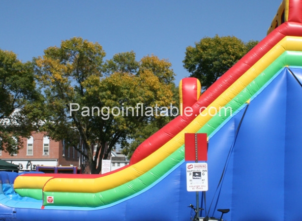 Do not set up inflatable slides when windy Do not set up inflatable slides when windy
